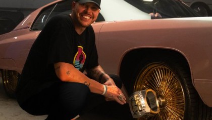 kaiyun-骚气十足！迈克·米勒定制勒布朗23代球鞋同款配色汽车